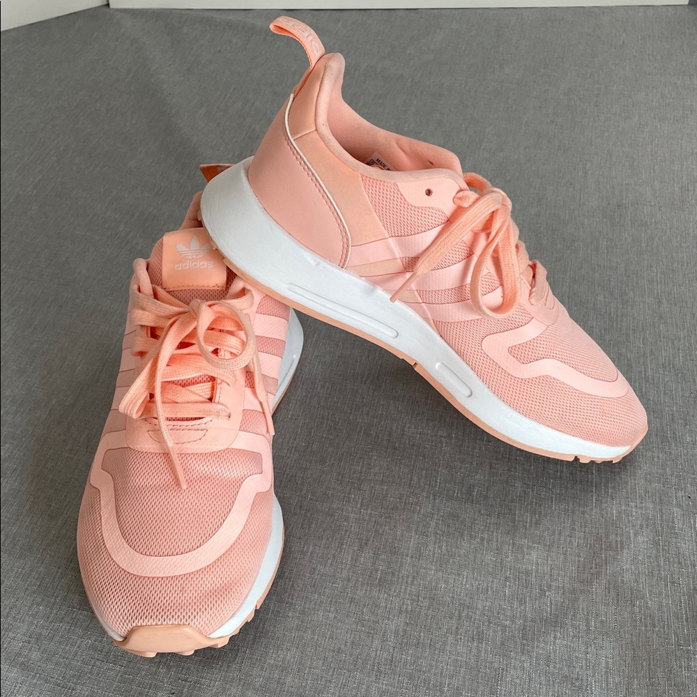 adidas Women’s Peach / Pink  Mesh Athletic Sneakers Size 6.5